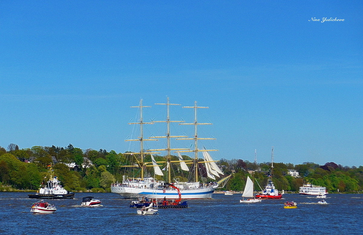 Hamburg. Schiffparade - Nina Yudicheva