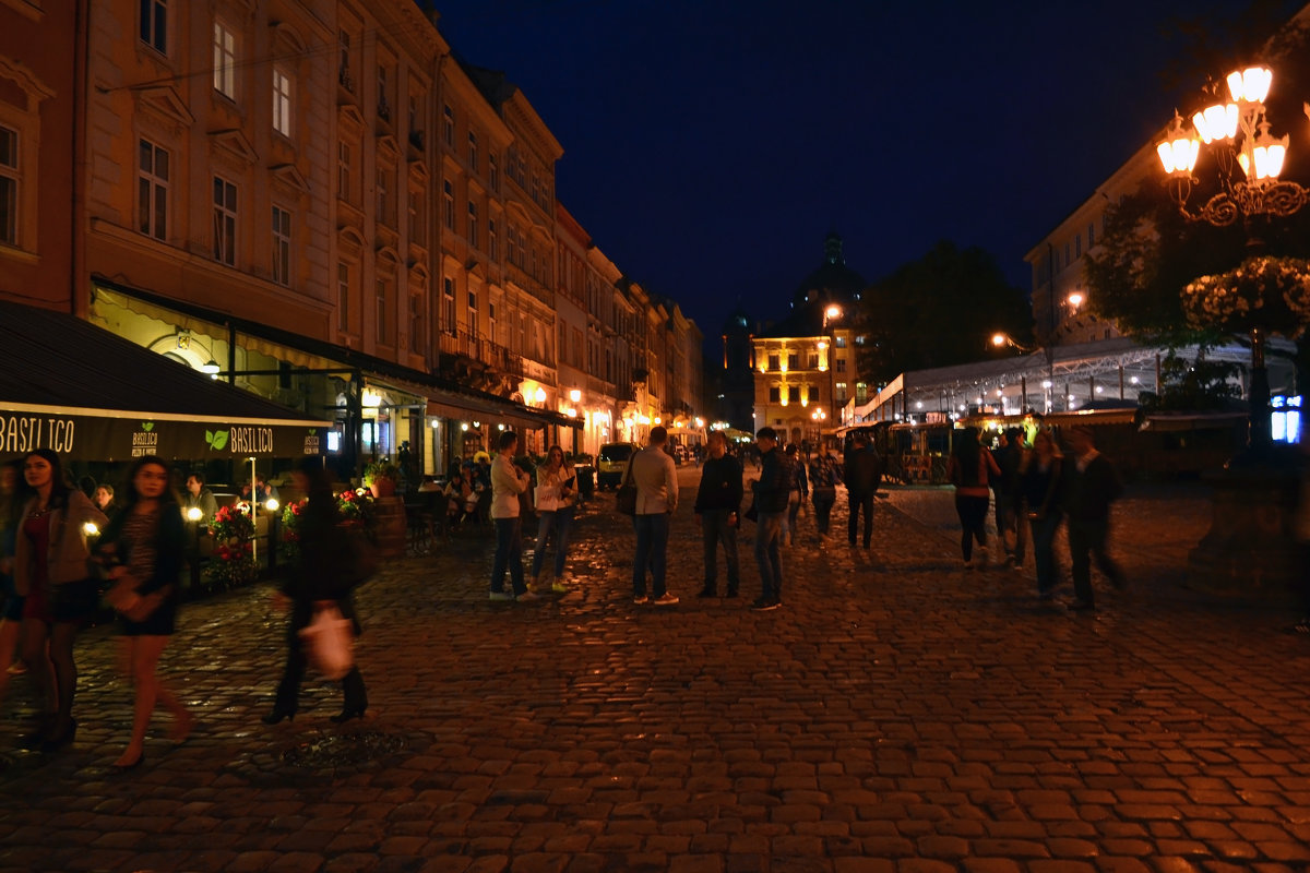 Гуляние на площади Рынок - Николай Мезенцев 