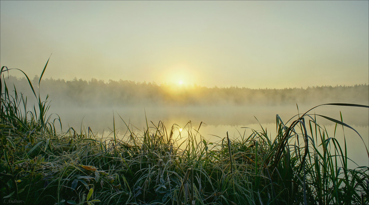 Холодный осенний восход на оз.Свято - Igor Andreev