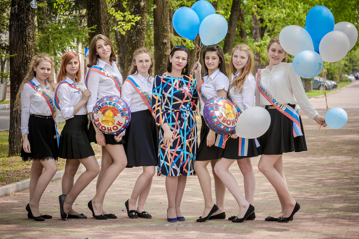 Выпускницы в парке - Юлия Другова