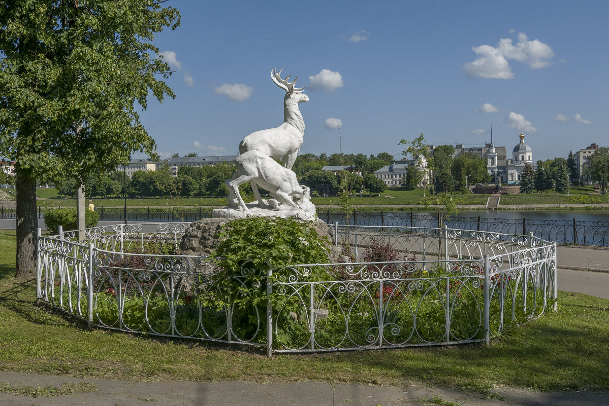 Скульптура "Олени" в парке на набережной Михаила Ярославича. Тверь. - Михаил "Skipper"