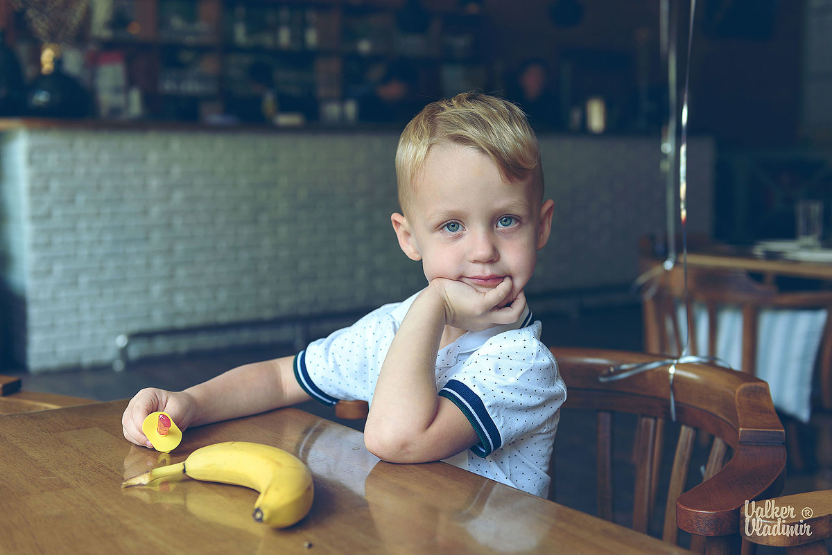мальчик с бананном - Vladimir Valker