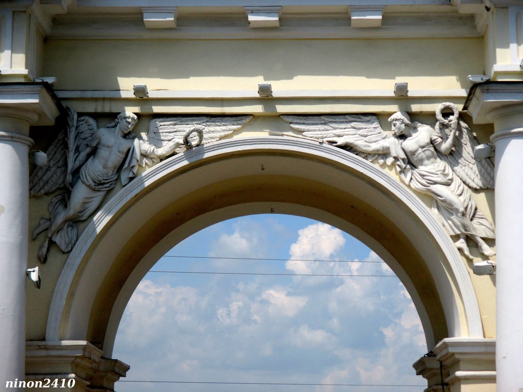 Новочеркасск. Триумфальная арка (фрагмент) - Нина Бутко