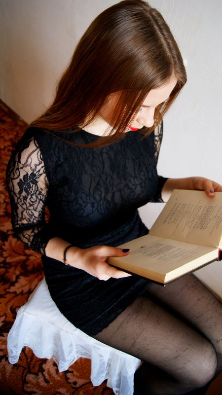 Девушка с книгой. - Olesya Ziatinova