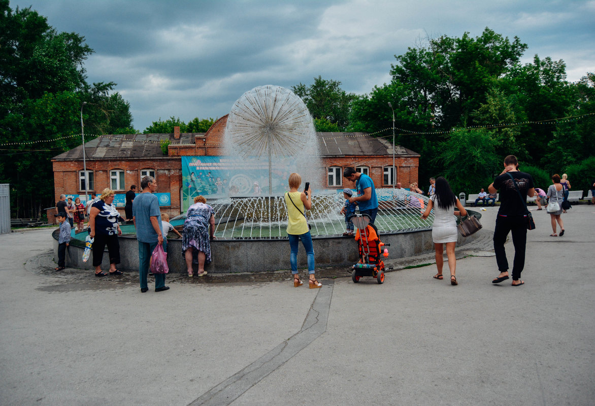 День города в Новосибирске, все у фонтана. - Света Кондрашова
