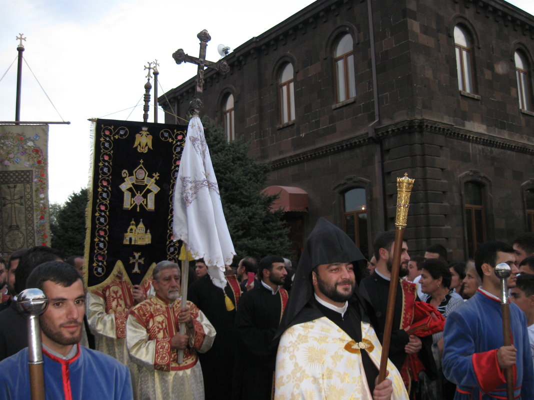 Церемония Освящения Святого Мира - Volodya Grigoryan