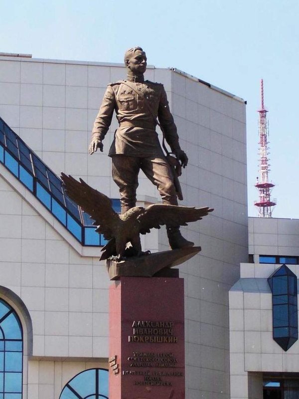 Памятник легендарному воздушному асу - Михаил Андреев
