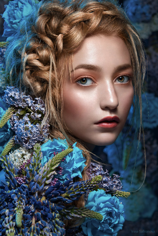 Девушка в цветах - Irina Safronova
