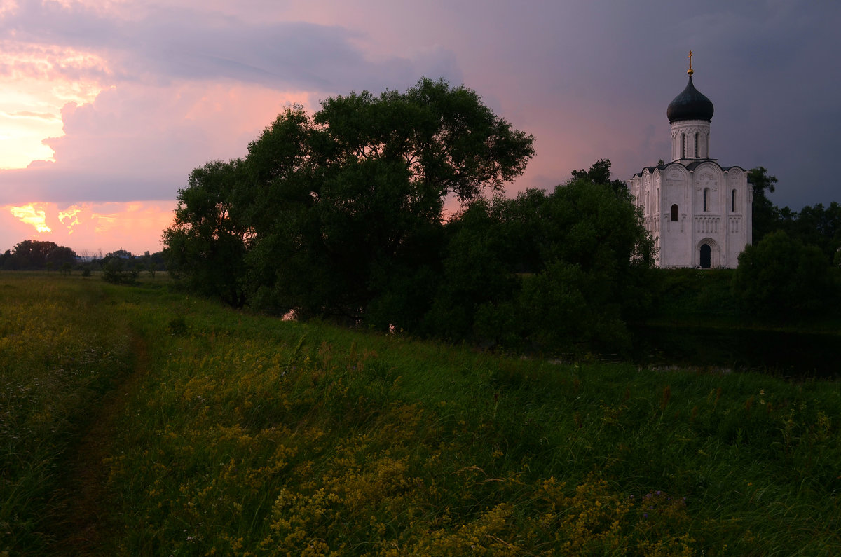 Покрова на Нерли. Гроза. Закат - Наталья Левина