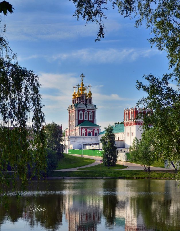 Вид на Преображенскую  церковь - Галина Galyazlatotsvet