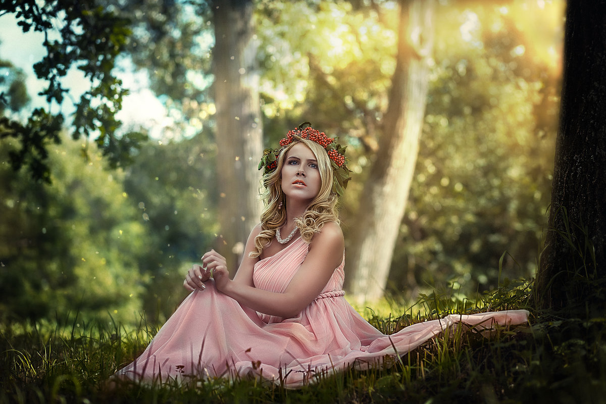 Девушка в розовом на траве - Виктор Седов