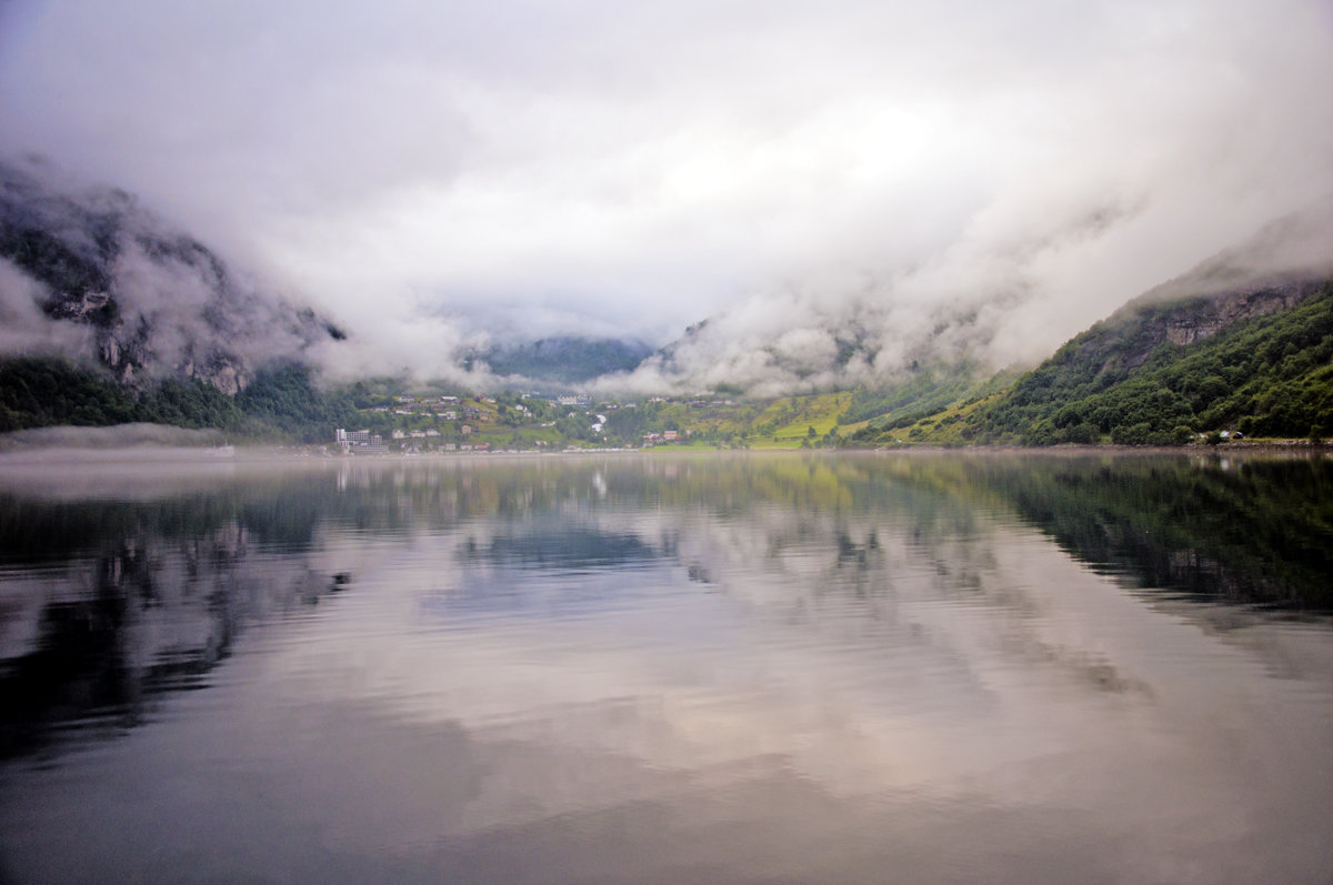 Morning fog in Norway - Roman Ilnytskyi