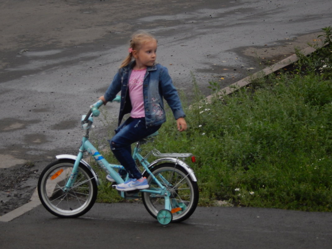 Юная велосипедистка - Александра 