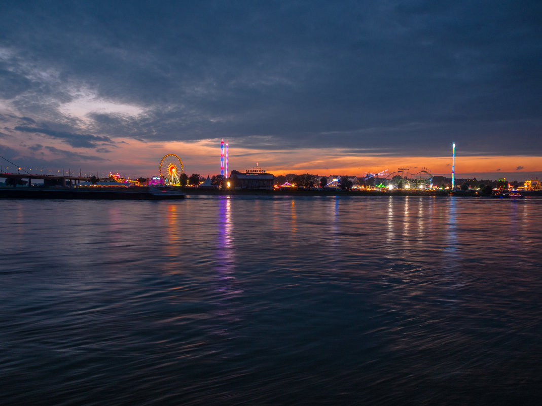 Вечерняя прогулка вдоль Рейна на закате - Witalij Loewin