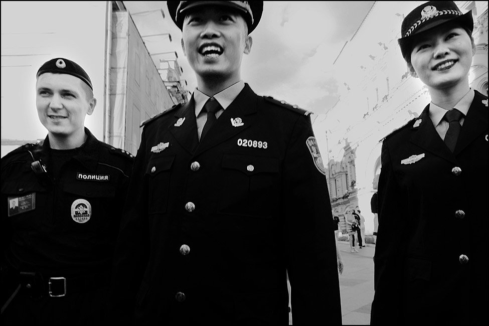 Бравая китайская полиция в Москве - Василий Чекорин 