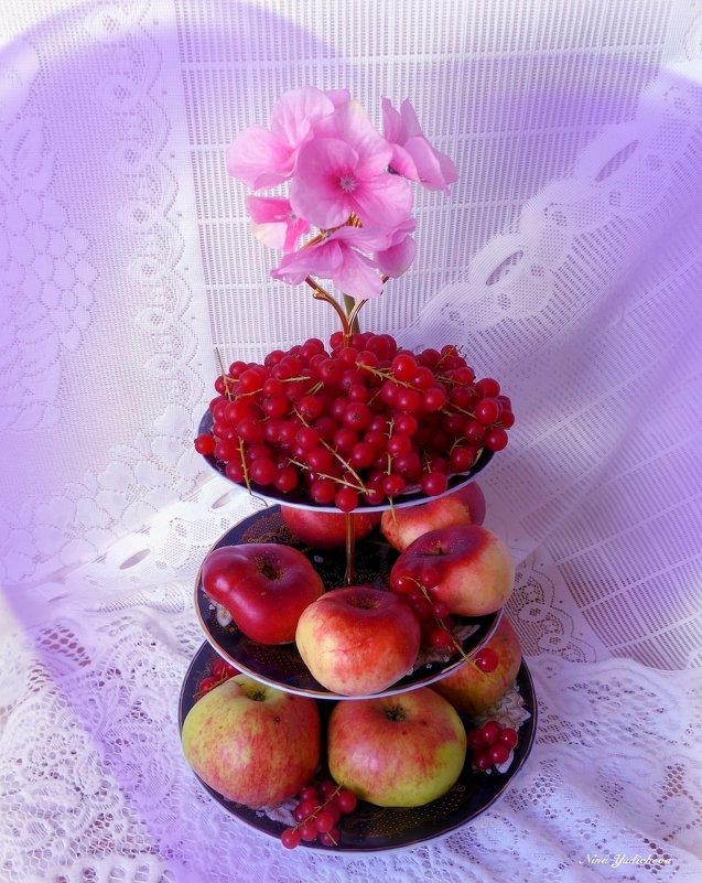 Флокс и этажерка с фруктами - Nina Yudicheva