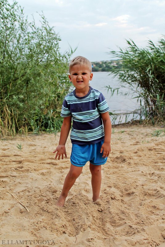 Мальчик на пляже - Евгения Ламтюгова