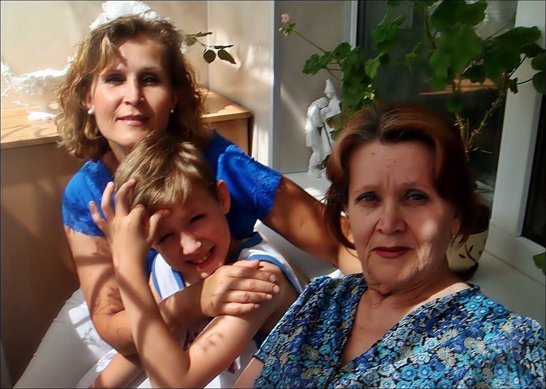С мамой и бабушкой - Нина Корешкова