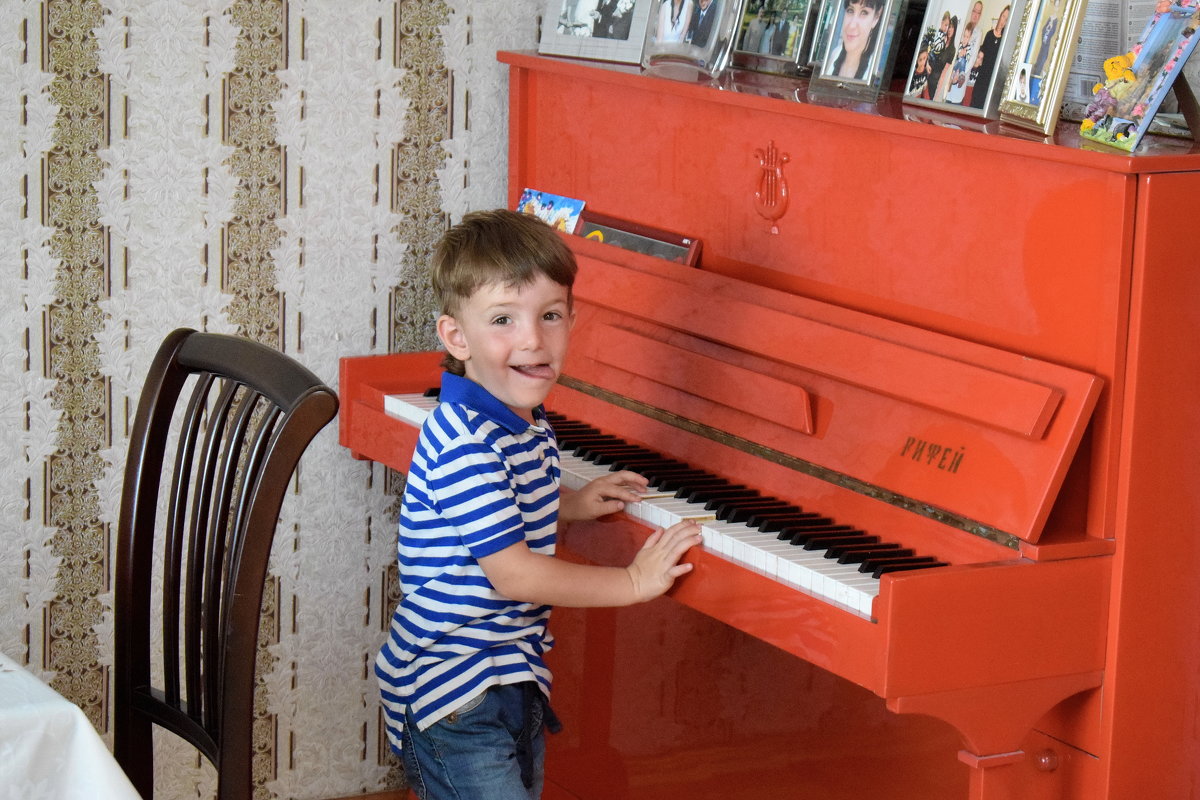 Red Piano! - A. SMIRNOV