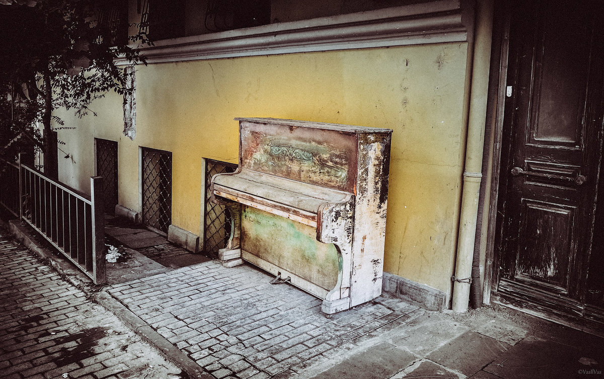 Piano.The streets of Tbilisi. - Илья В.