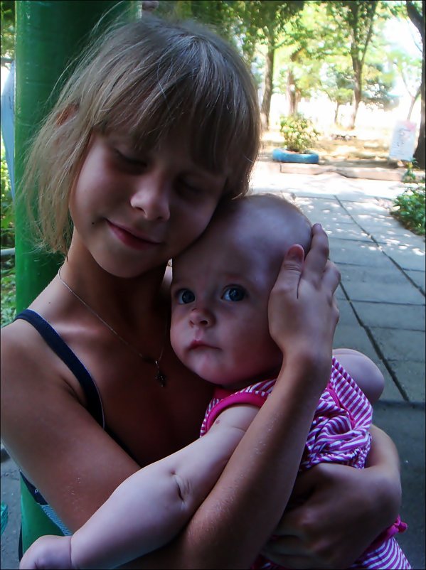 С младшей сестричкой - Нина Корешкова