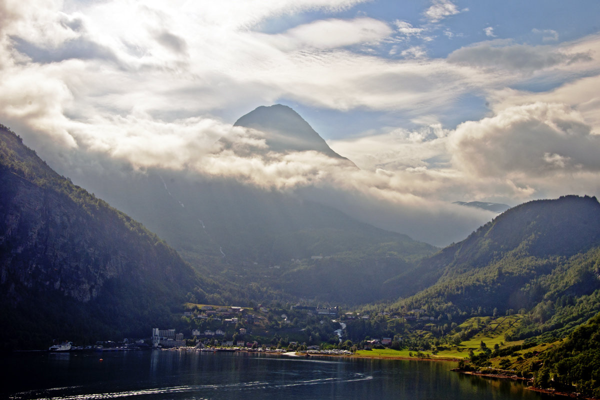 The Mountain in Clouds - Roman Ilnytskyi