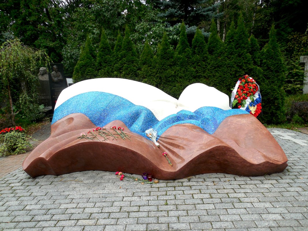 Памятник Б. Ельцину - Мила 