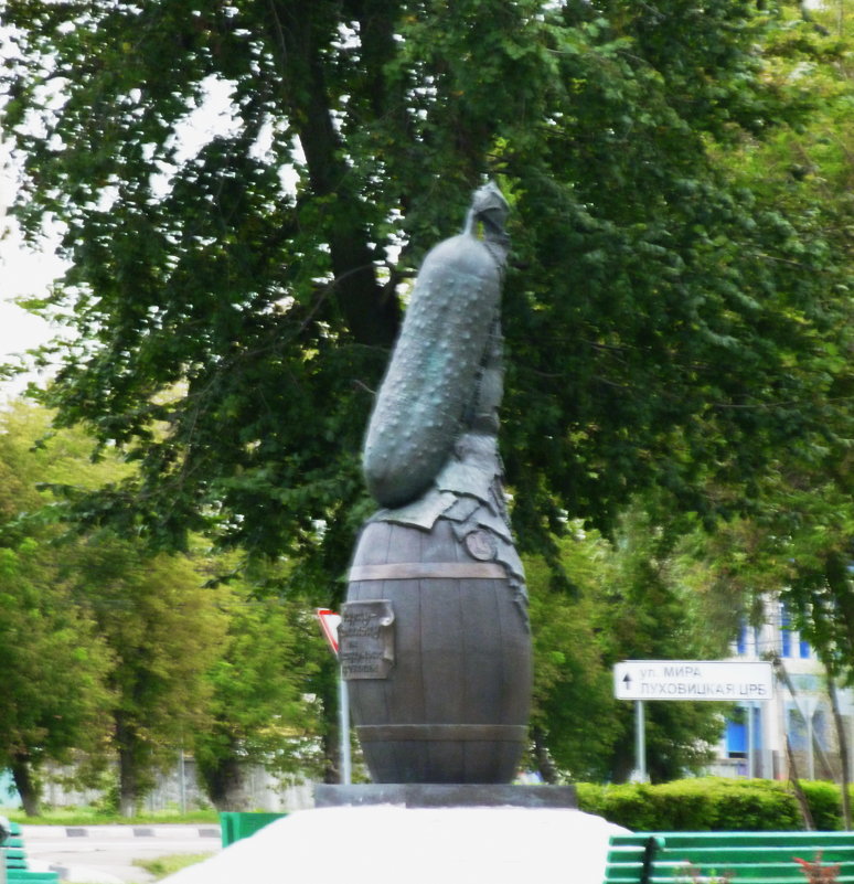 Памятник Огурцу в Луховицах - Galina Leskova