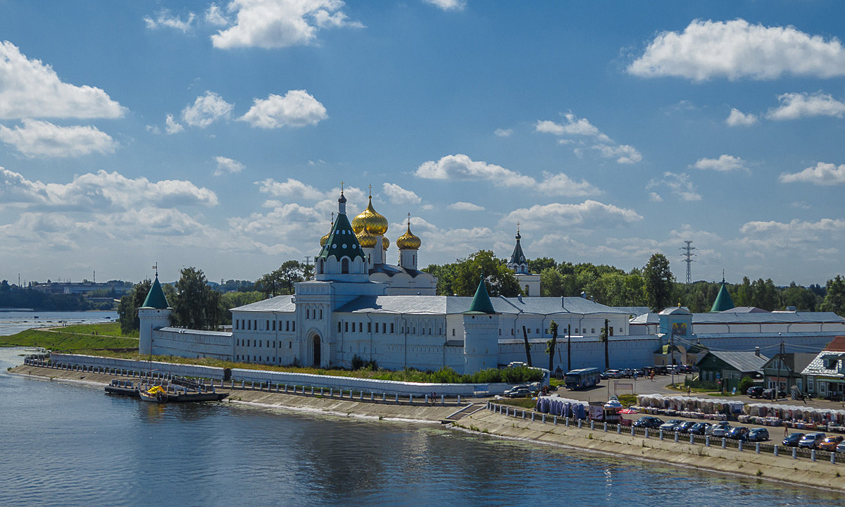 Подходя к Ипатьевскому монастырю - Сергей Цветков