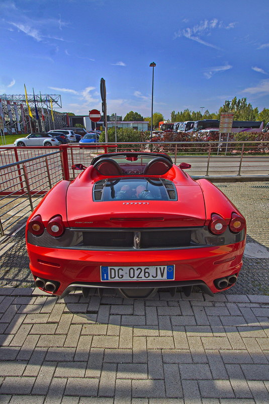 Ferrari design - M Marikfoto