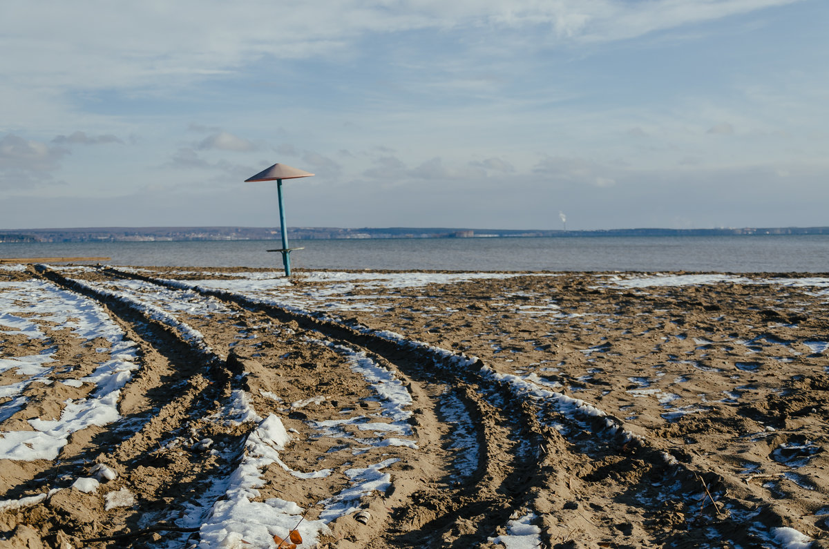 Пляж отдыхает - Дмитрий Конев