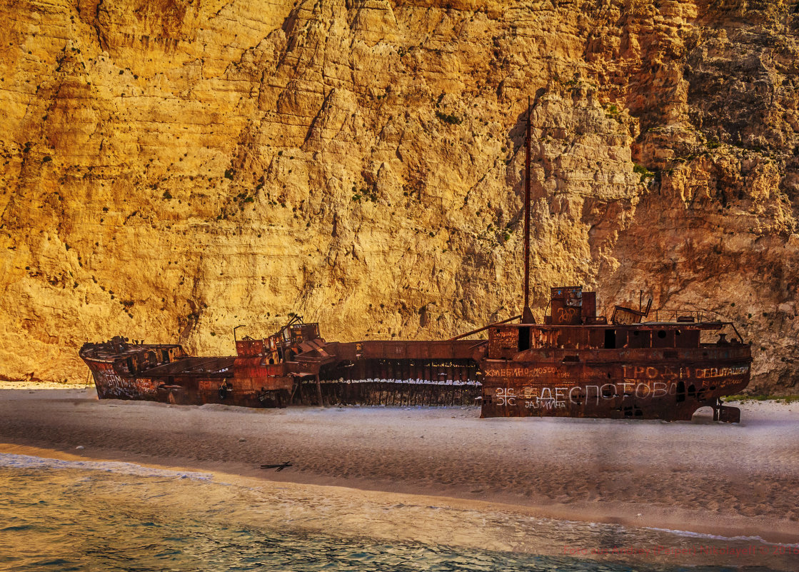 Главная достопримечательность бухты Navagio - Peiper ///