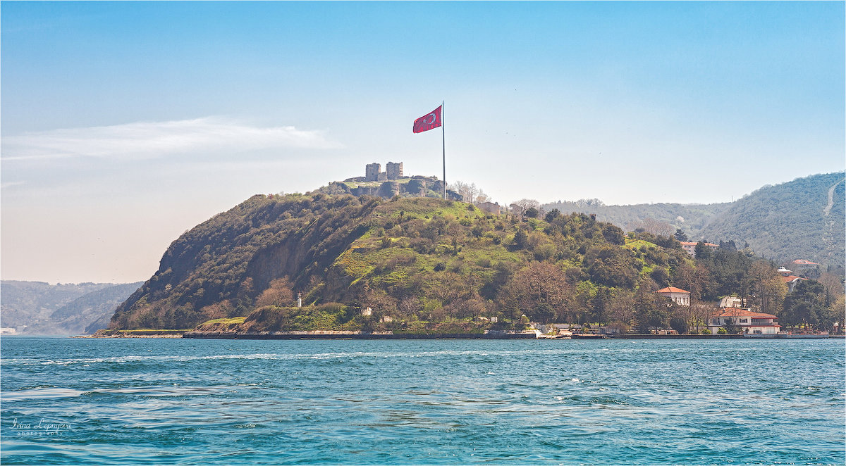 Руины разрушенной крепости Йорос на слиянии Босфора и Чёрного моря в Стамбуле - Ирина Лепнёва