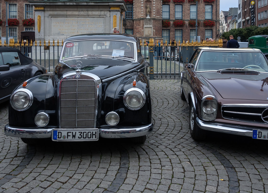 Маленькая выставка старых машин в Дюссельдорфе - Witalij Loewin