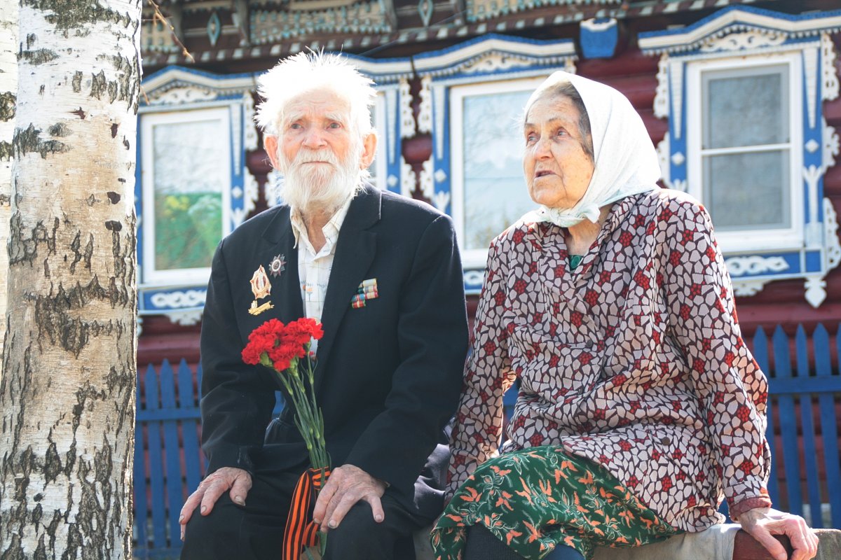 Бабушка рядышком с дедушкой - Анна Вязникова
