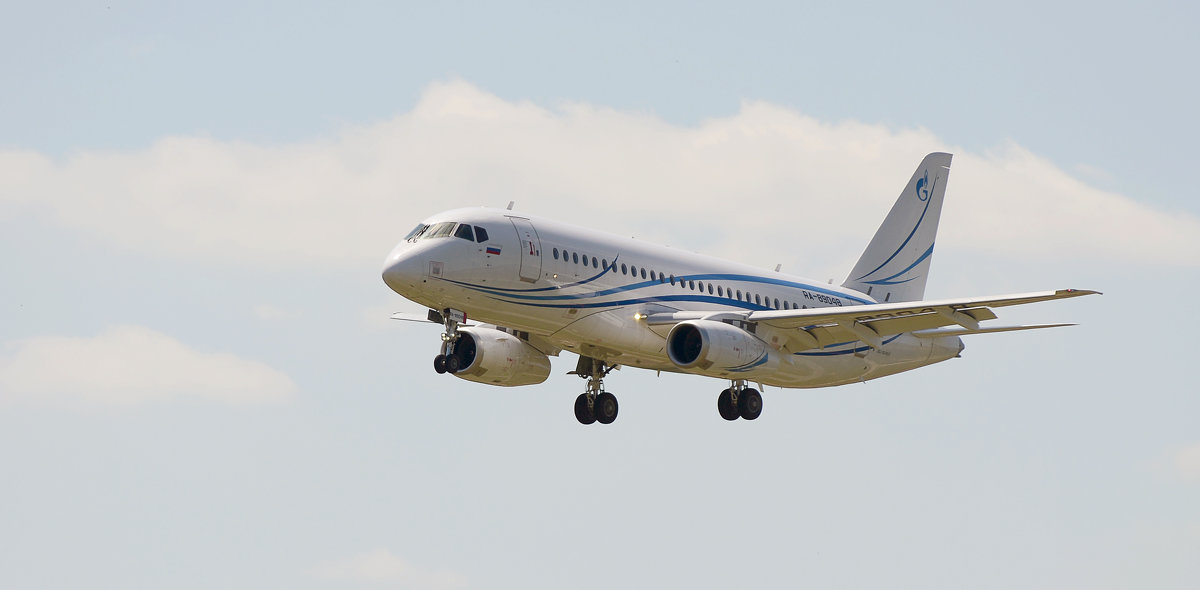 Sukhoi Superjet 100 - Олег Савин