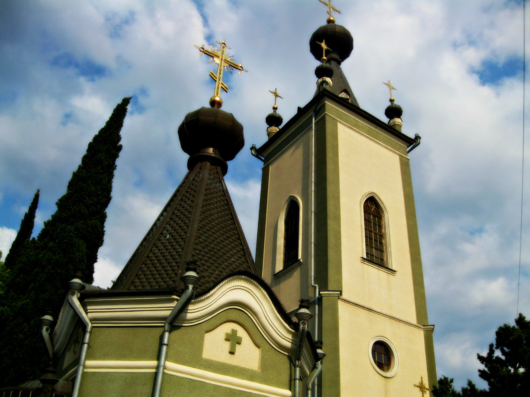 православная  церковь  в  Алуште - неля  тулузова 