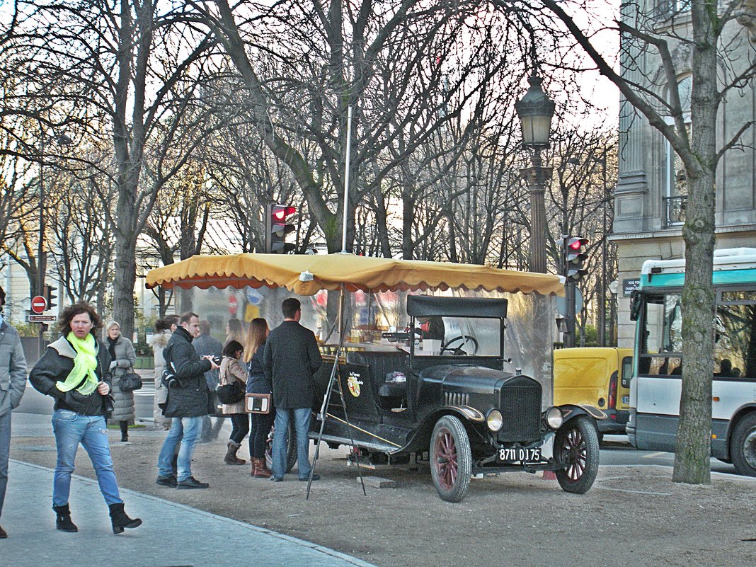 Зимний Париж . Кафе на колесах из 19 века ! - Виталий Селиванов 