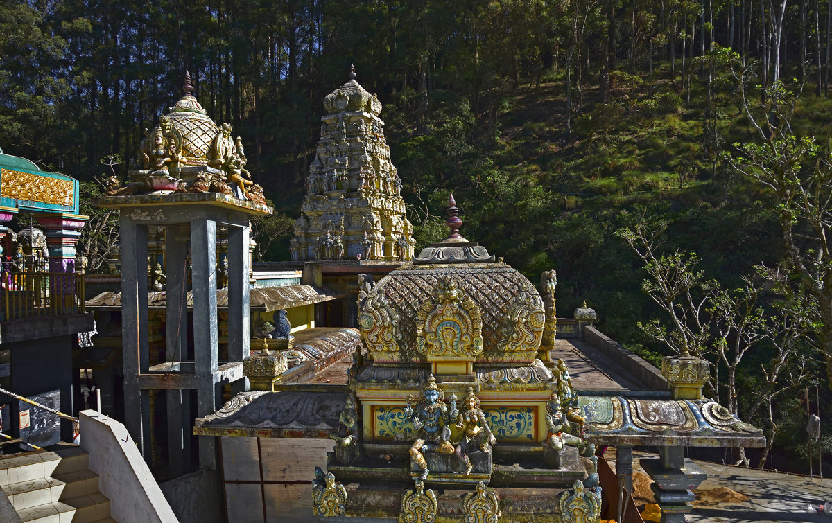 Маленький индуистский храм у дороги. Цейлон. Hindu Temple. Ceylon. - Юрий Воронов