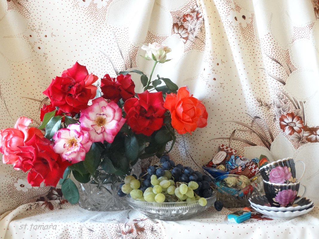 Сентябрьские розы в натюрморте... - Тамара (st.tamara)