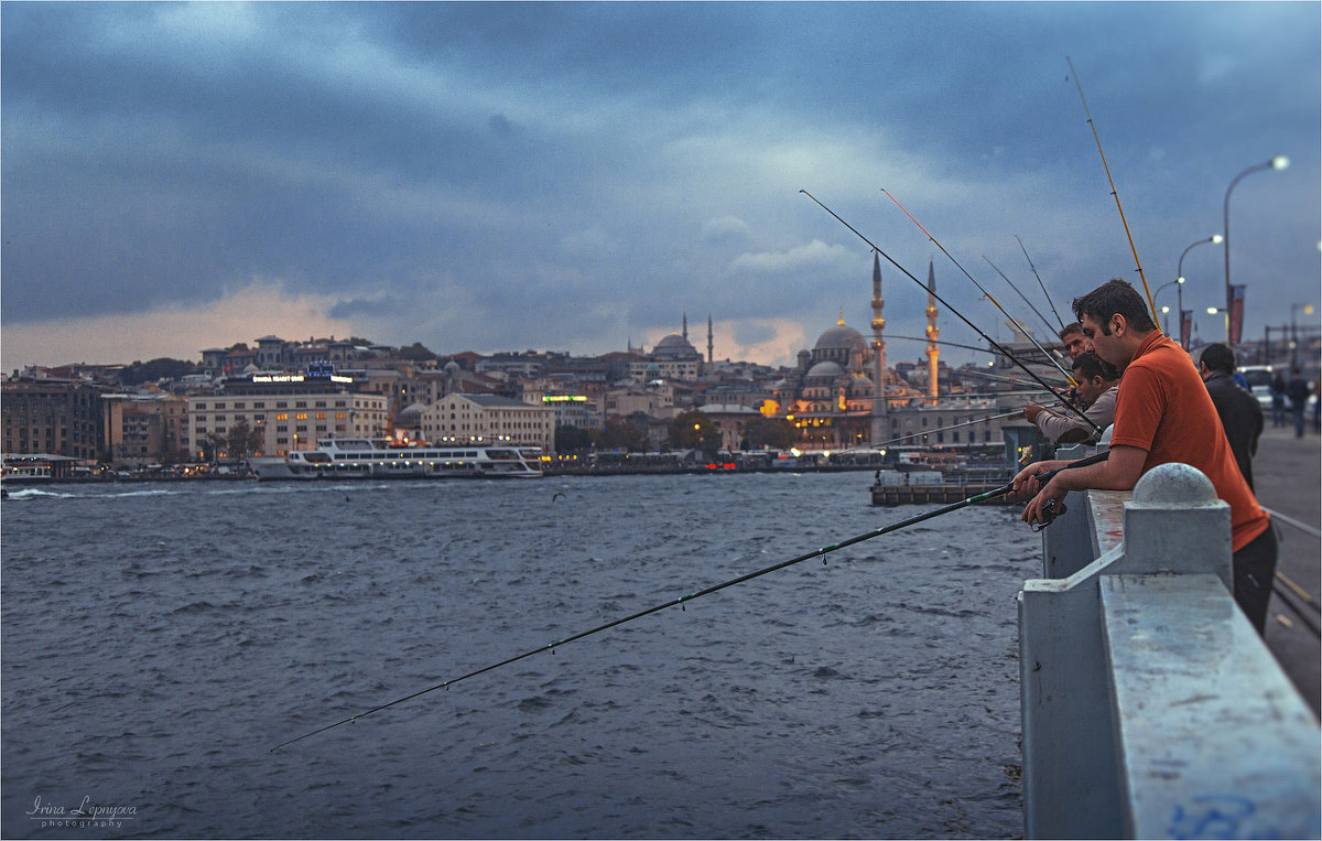 На Галатском мосту в Стамбуле - Ирина Лепнёва