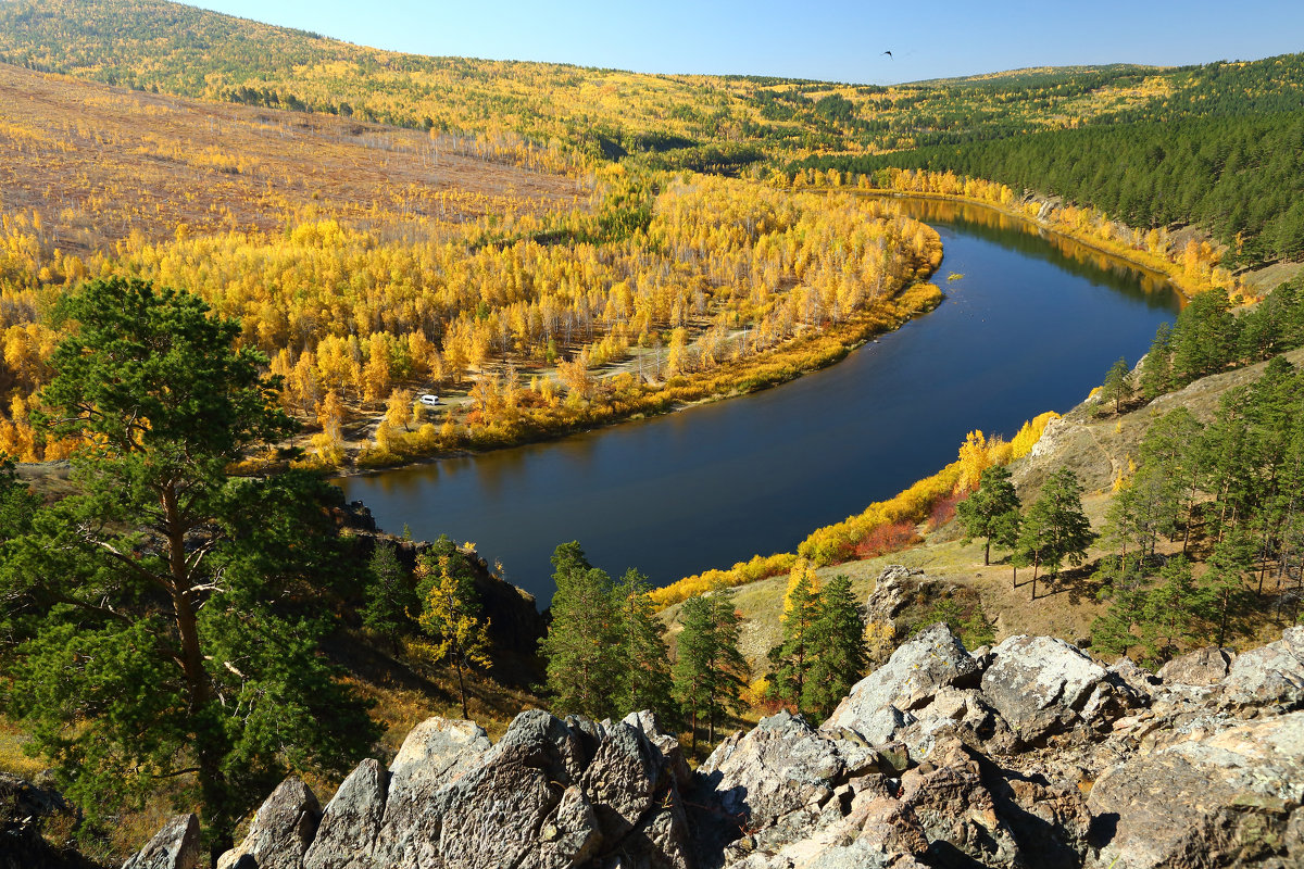 Вид на реку Ингода со скал урочища Сухотино в г.Чите. Осень. - Александр Киргизов