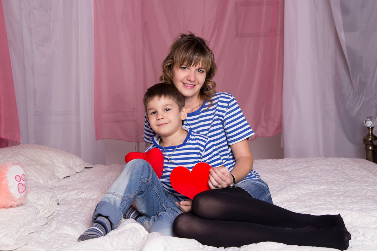Мама с сыном в тельняшках - Valentina Zaytseva