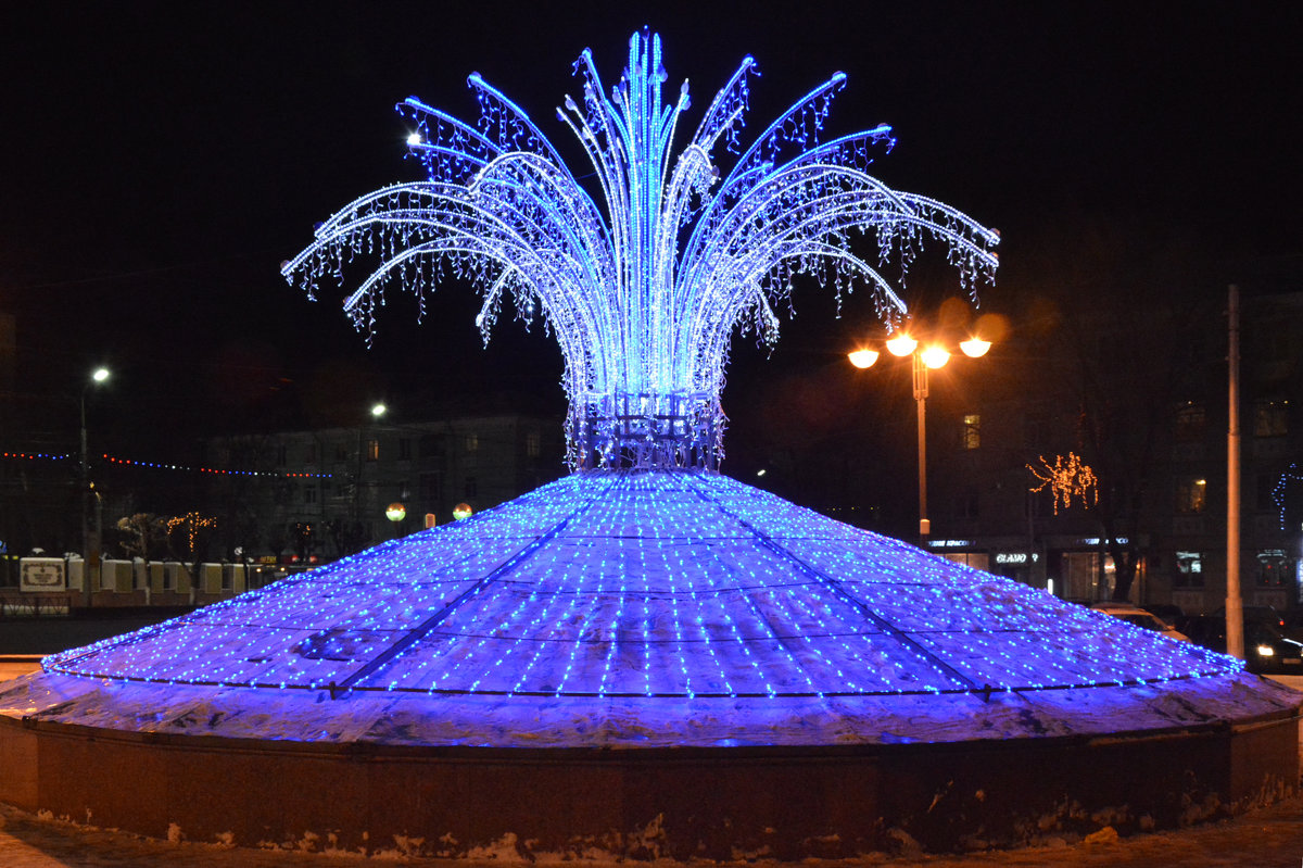 Электронный фонтан около муниципального культурного центра - Александр Буянов