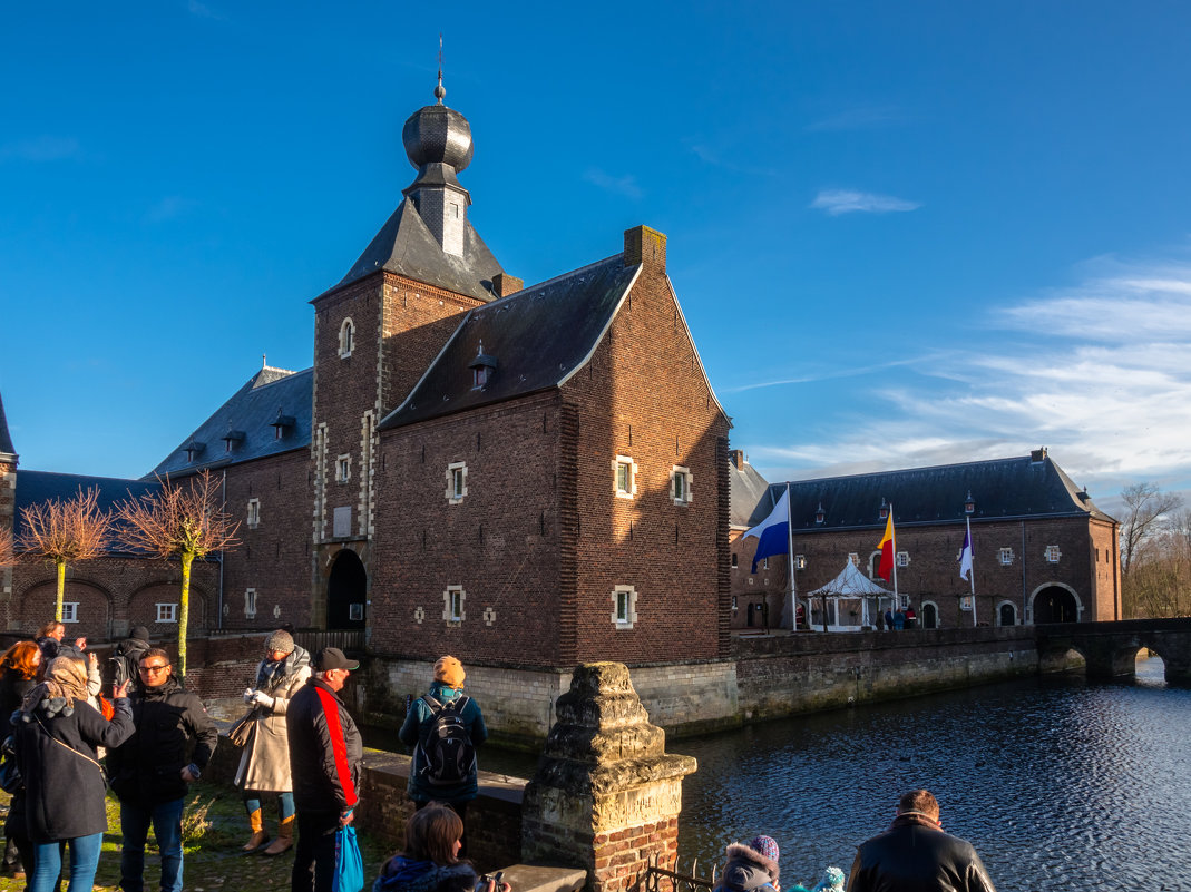 Замок Хунсбурк, Голландия - Witalij Loewin