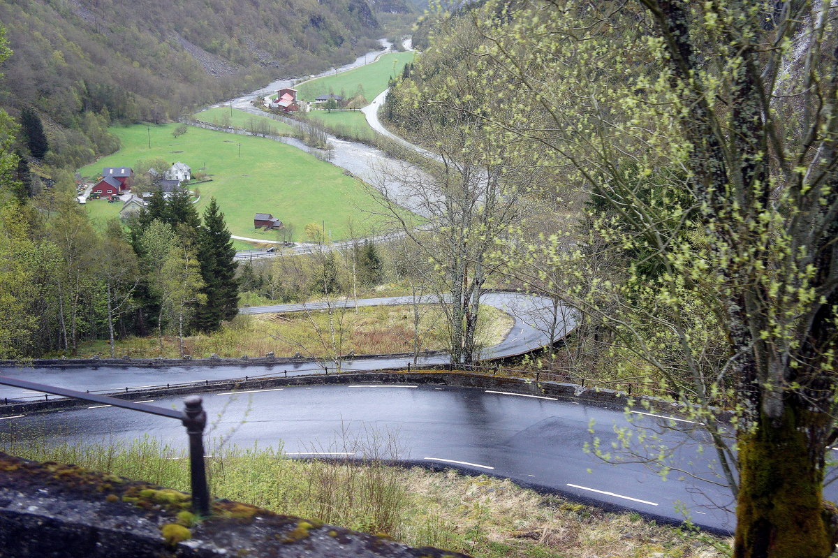 Спуск с горы Столхейм по единственной дороге в Норвегии с дорожным знаком 18% на серпантине - Елена Павлова (Смолова)
