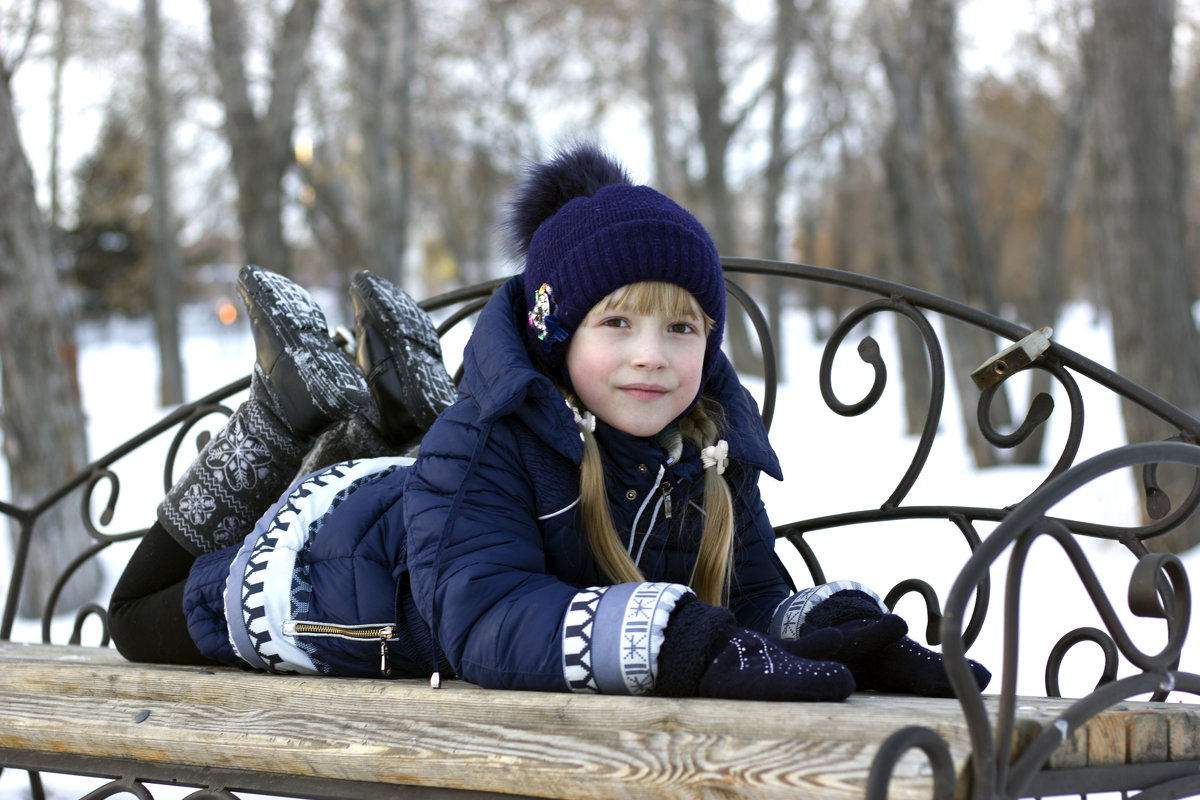 девочка в зимнем парке - Дарья Мелентьева 