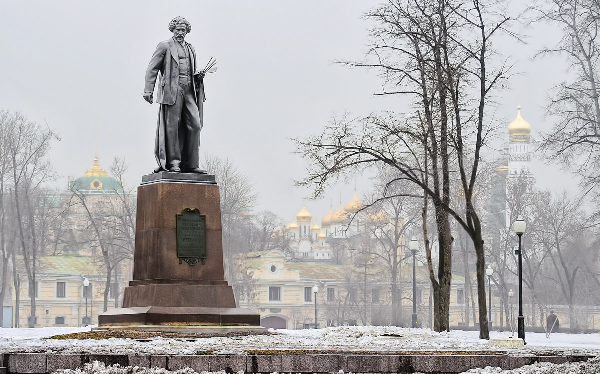 Москва. Памятник И. Е. Репину. - В и т а л и й .... Л а б з о'в