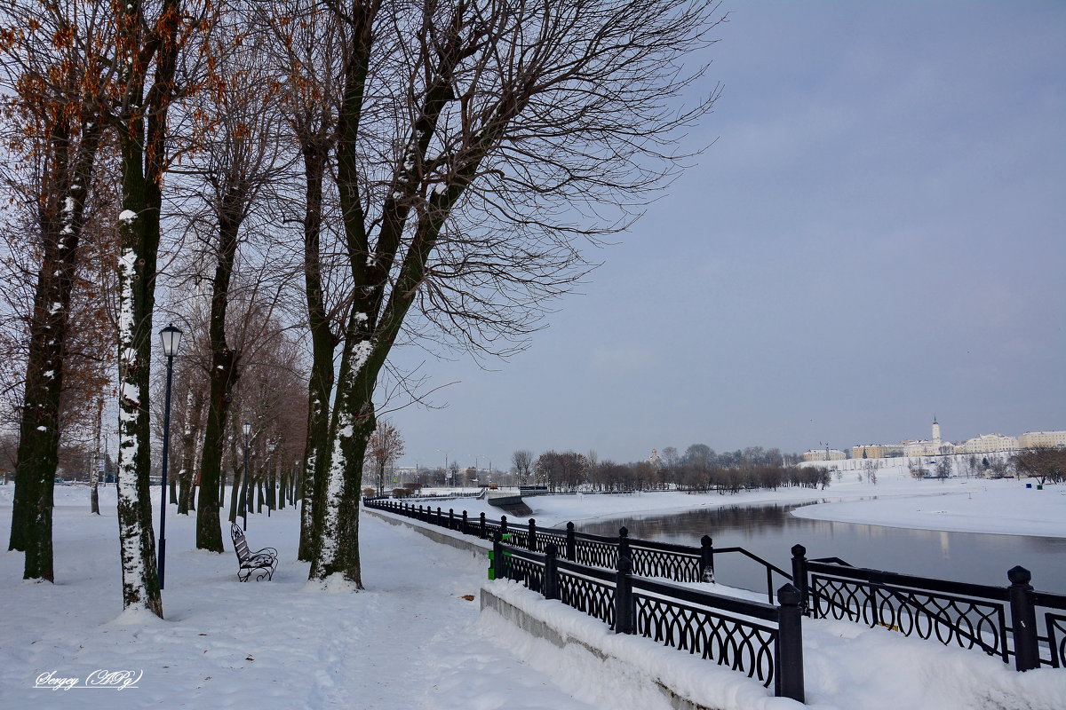 Парк,скамейка,белый снег-знать зима вершит свой бег... - Sergey (Apg)