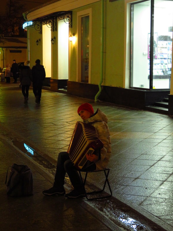 Вечерняя жизнь города - Андрей Лукьянов